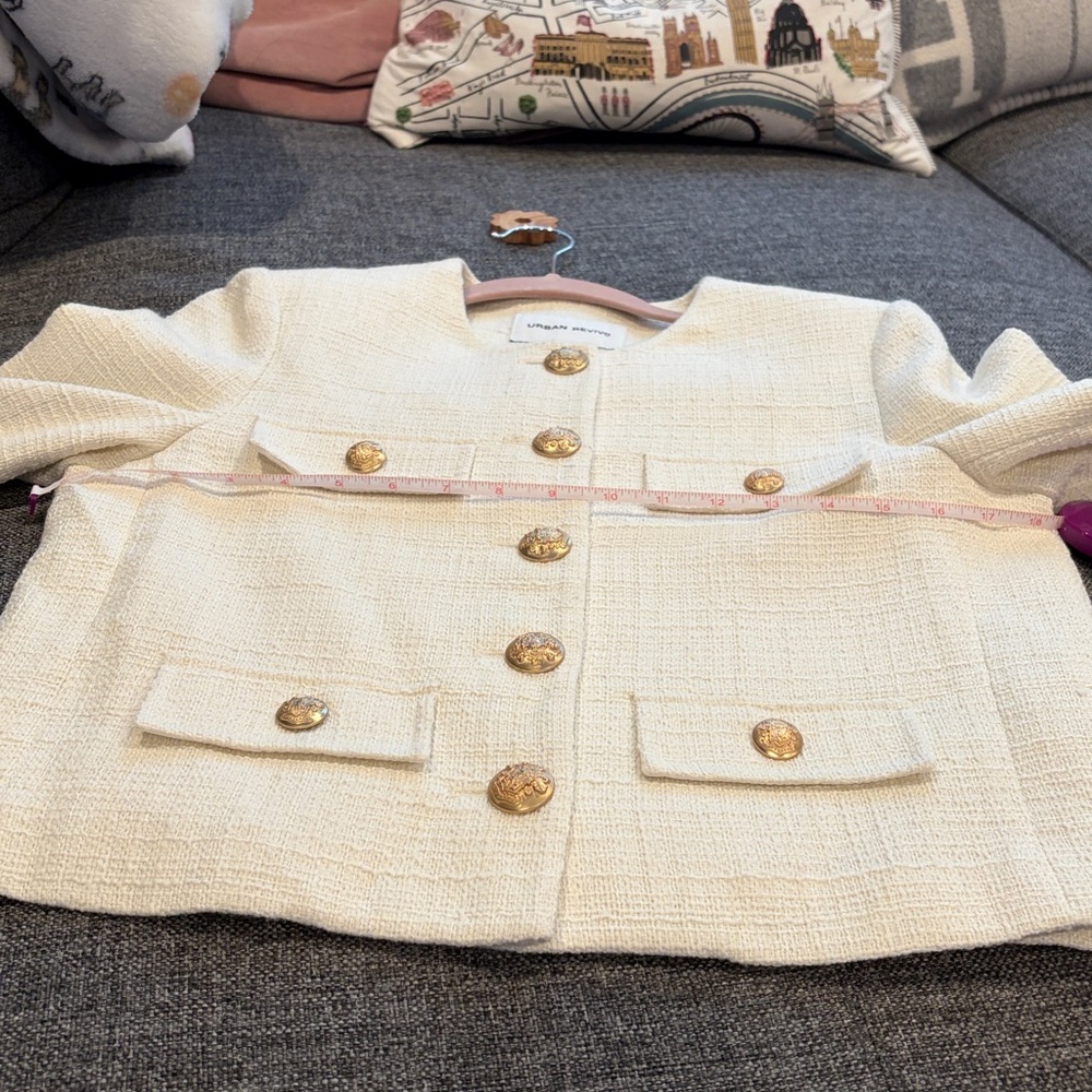 Little white jacket with gold buttons - Picture 11 of 11